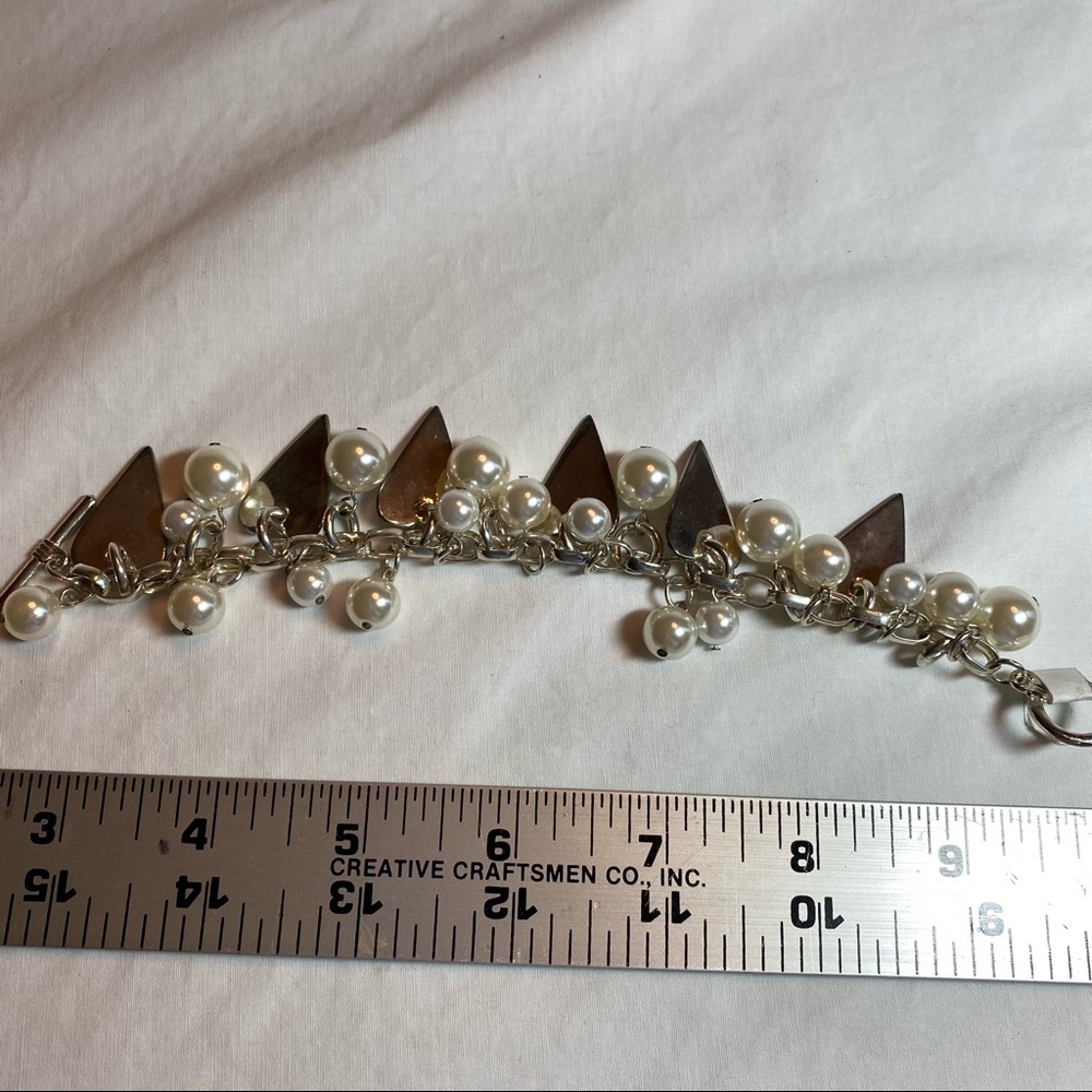 Pearls and hearts silver tone bracelet. Toggle clasp. - Picture 5 of 6
